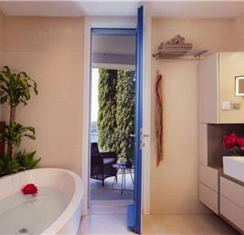 Luxury 4 Bedroom Villa with Infinity Pool, Sauna and Sea Views in Sveti Jakov, near Dubrovnik, Sleeps 8